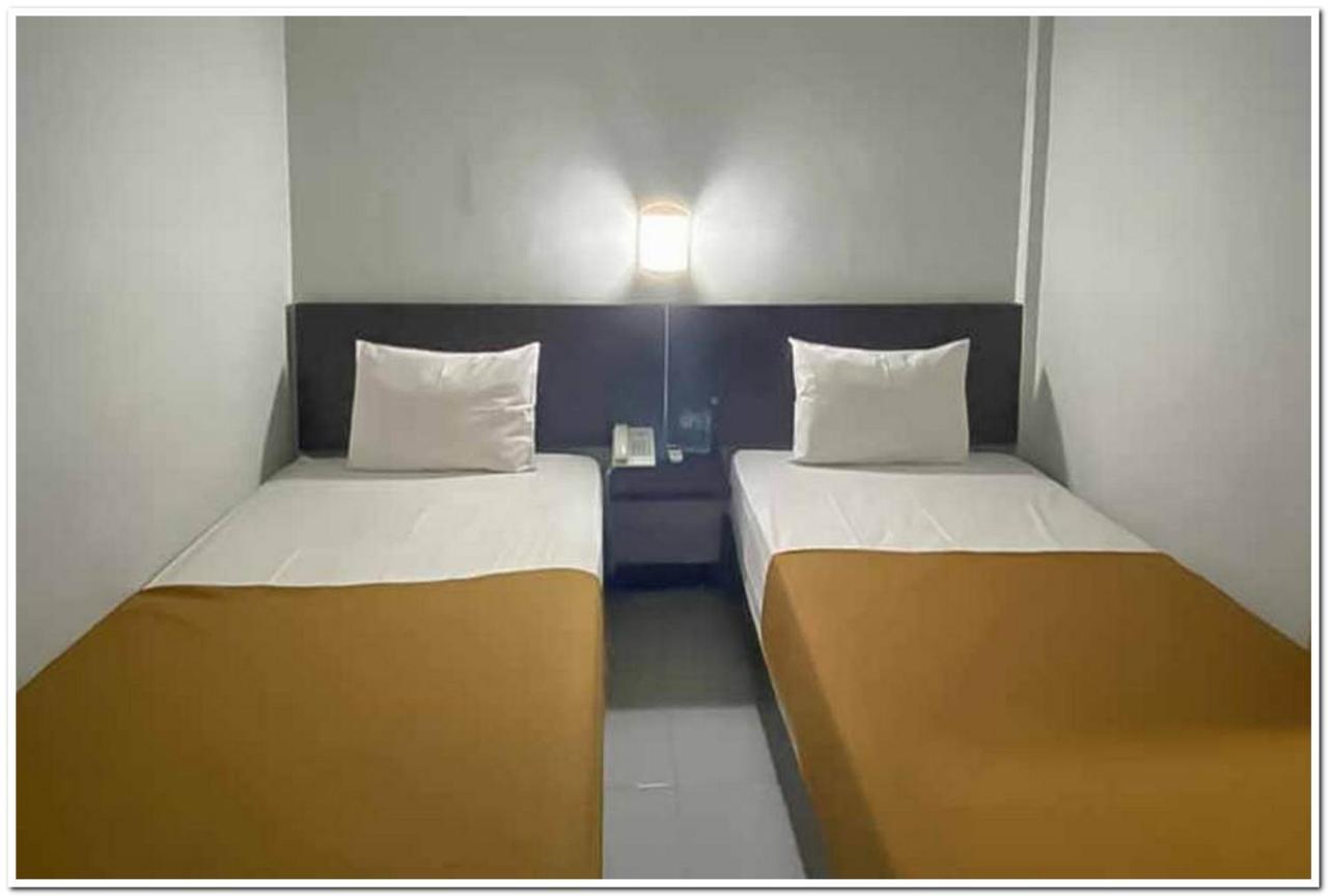 Losmen Family Syariah Bypass Juanda Mitra Reddoorz Brebek ภายนอก รูปภาพ