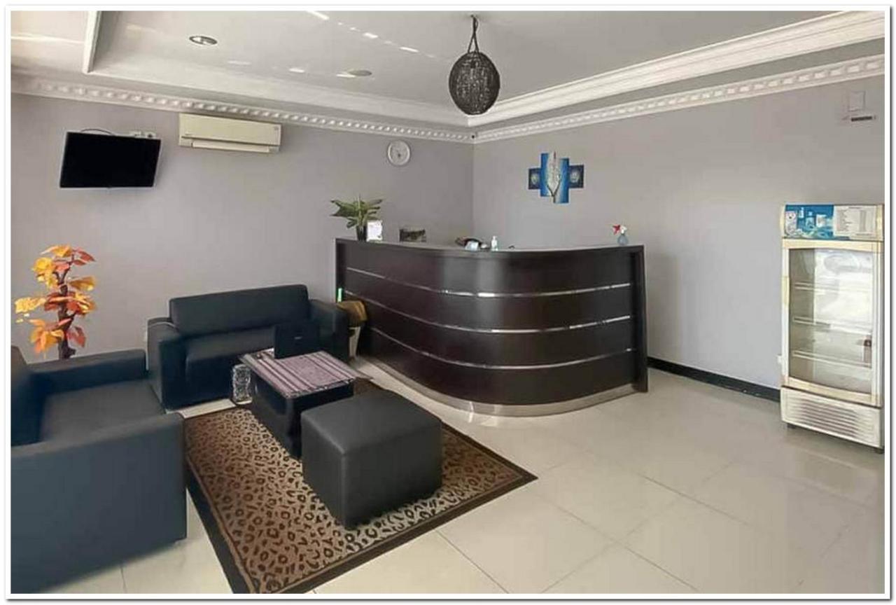 Losmen Family Syariah Bypass Juanda Mitra Reddoorz Brebek ภายนอก รูปภาพ
